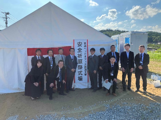 当社関係者で記念撮影