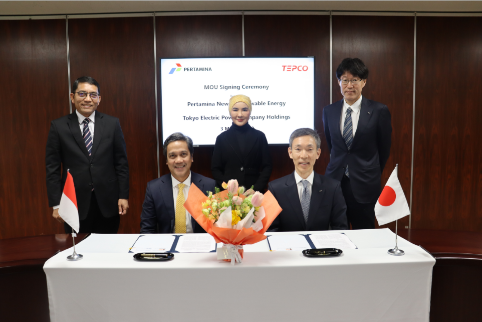 Photo taken when signing the MOU