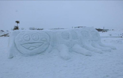 雪像作成の様子 [平成27年２月撮影]