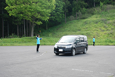 臨時駐車場誘導の様子[2016年５月14日撮影]（２）