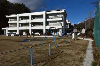 学校の全景[2017年12月6日撮影]