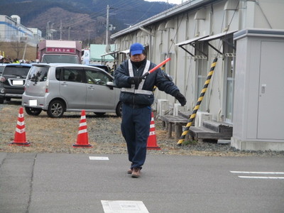 駐車場誘導の様子 [2018年3月11日撮影]