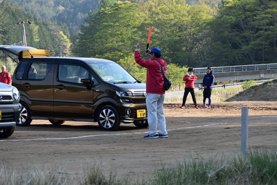 車両誘導の様子 [2018年4月28日撮影]