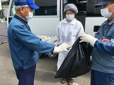 乗車前の持ち出し品・靴裏等の放射線測定