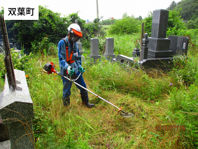 墓地構内の除草[2019年7月16日撮影]