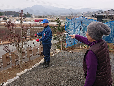 庭木枝切り作業（楢葉町）[2019年3月5日撮影]