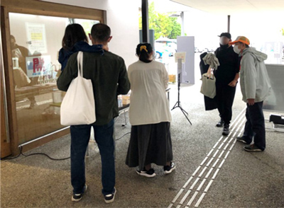 来場者の会場案内
