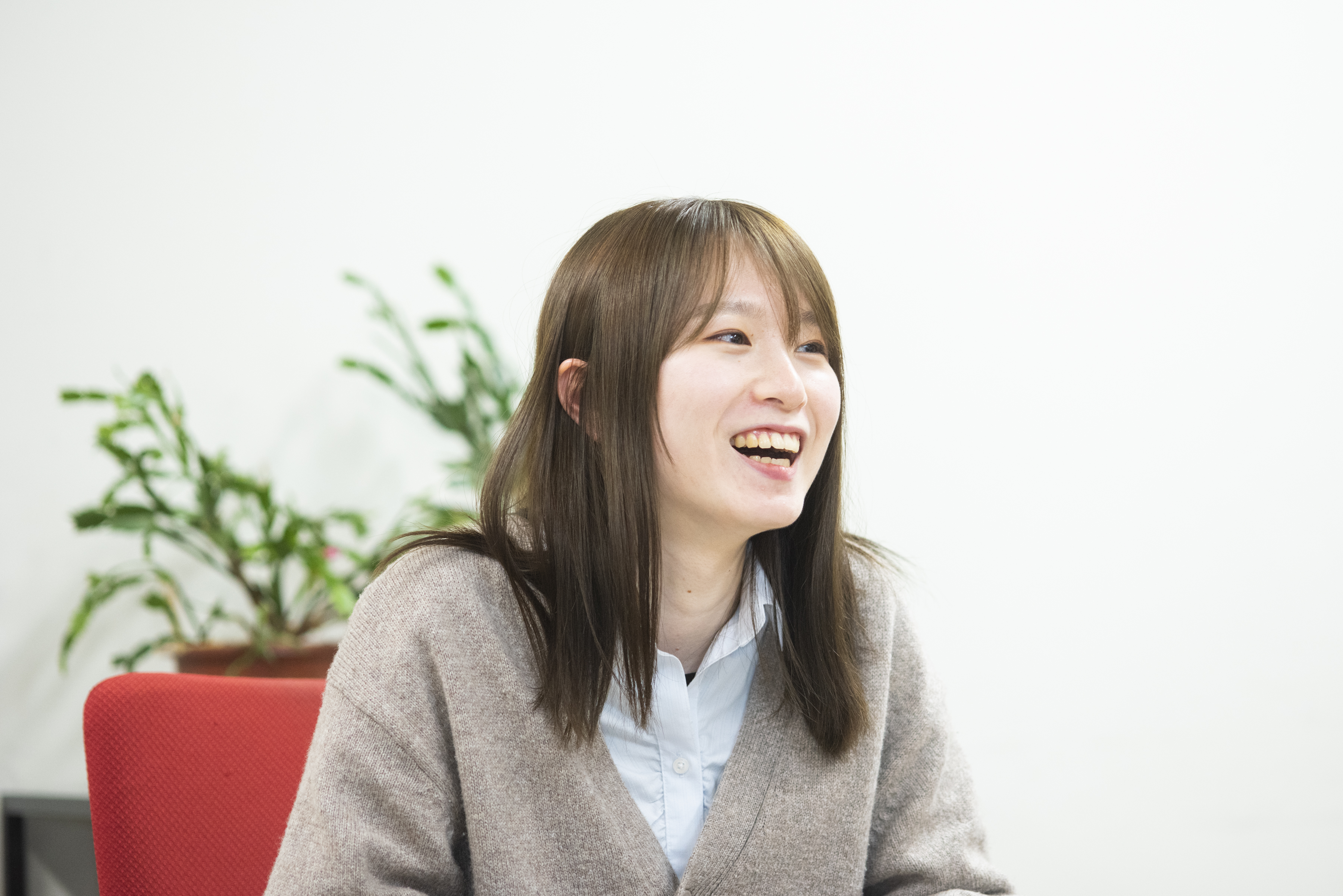 「装置や道具の操作、ドライバーの回し方の“コツ”など、勉強の毎日です」と古谷